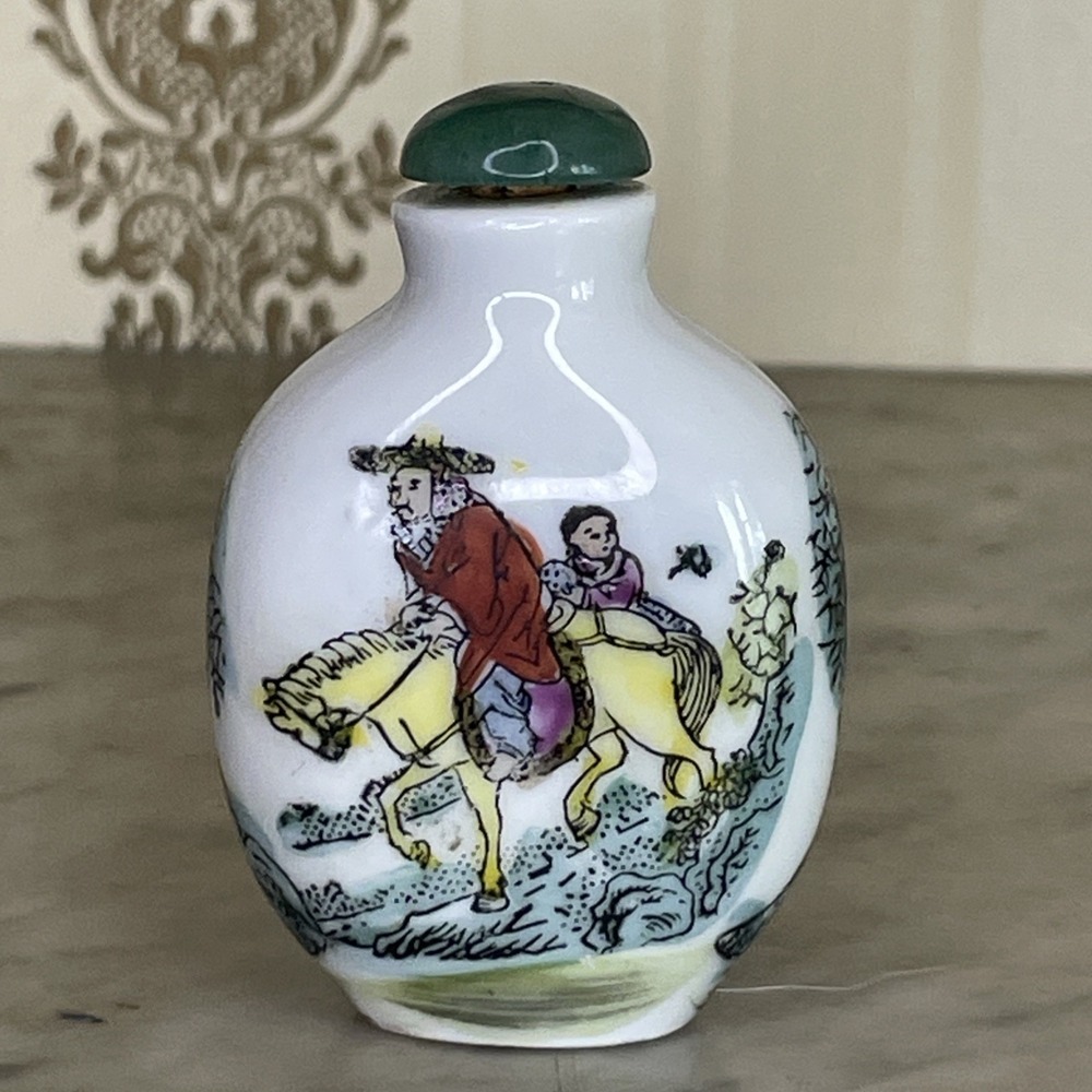 CLEAN Vintage Chinese Snuff Porcelain Bottle Tobacco Jar Famille Rose Enamel